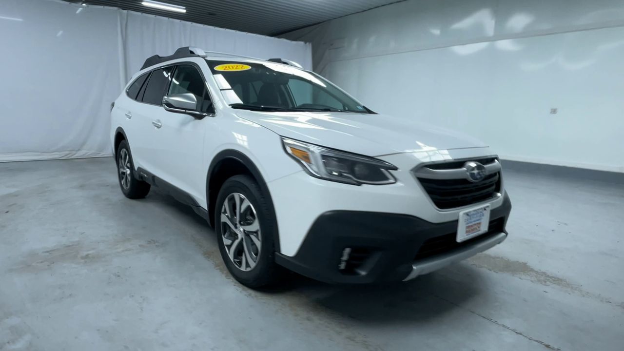 2022 Subaru Outback Touring photo 2