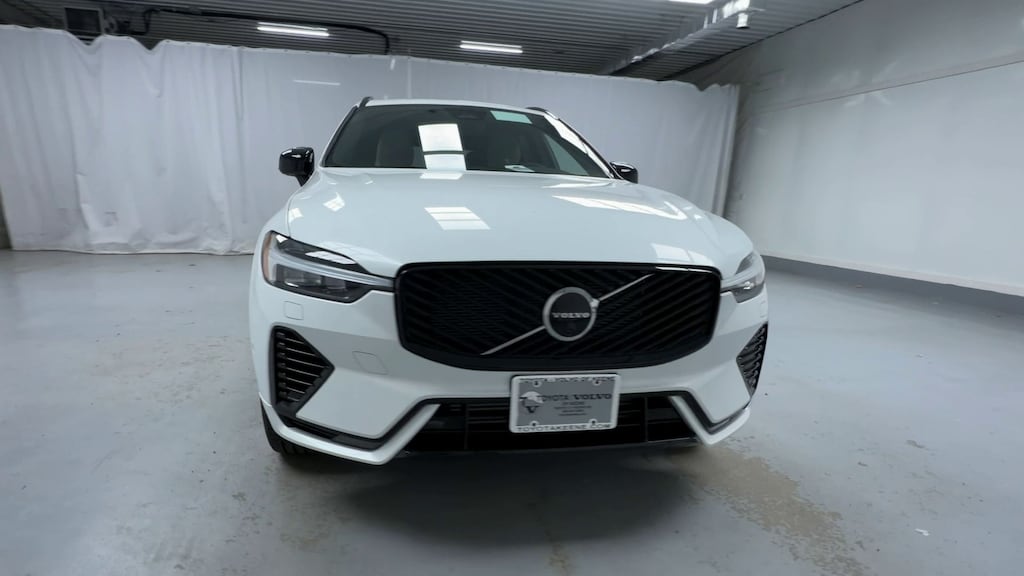 New 2026 Volvo XC60 plug-in hybrid T8 Plus SUV