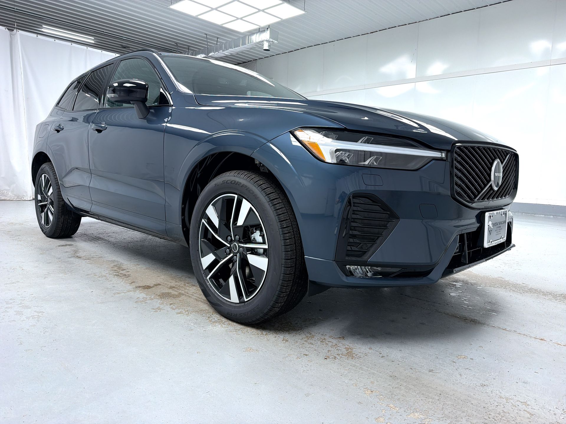 2027 Volvo XC60 B5 Core SUV