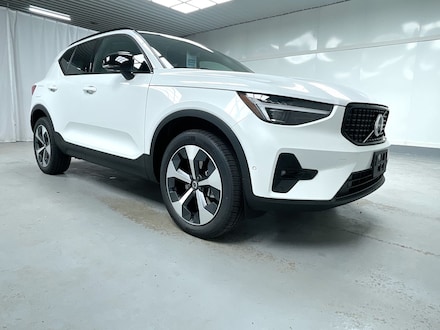 2026 Volvo XC40 B5 Plus SUV