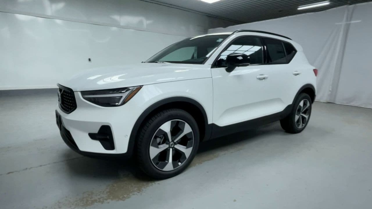 2026 Volvo XC40 Plus - Photo 6