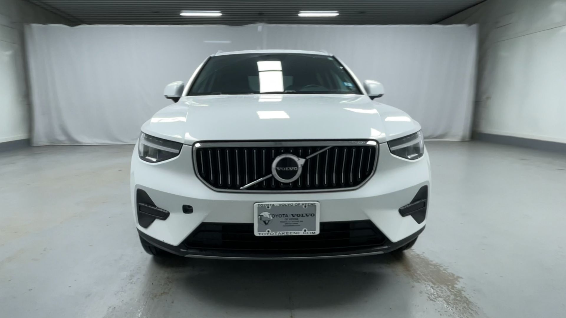2025 Volvo XC40 Core photo 4