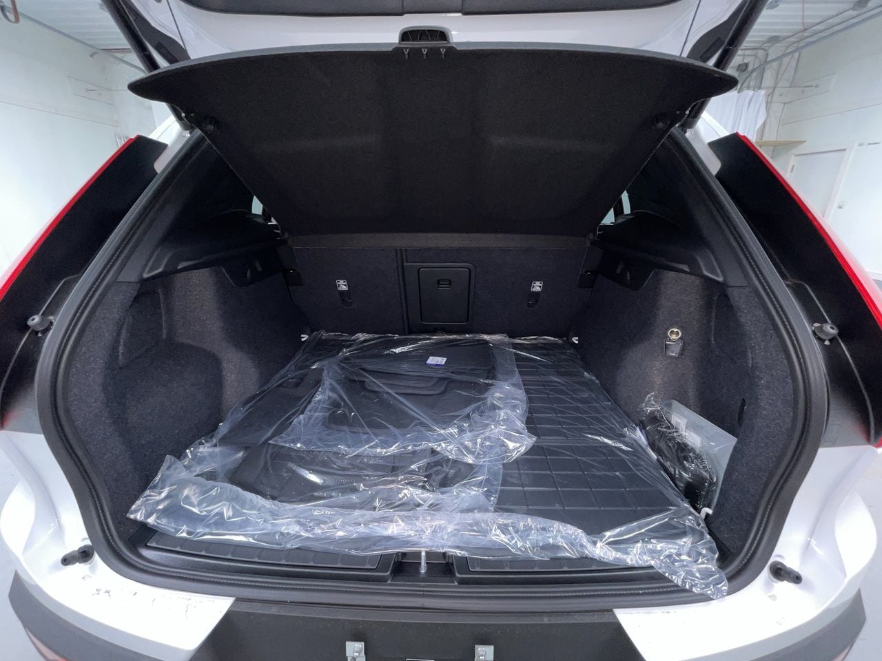 2026 Volvo XC40 Plus - Photo 24