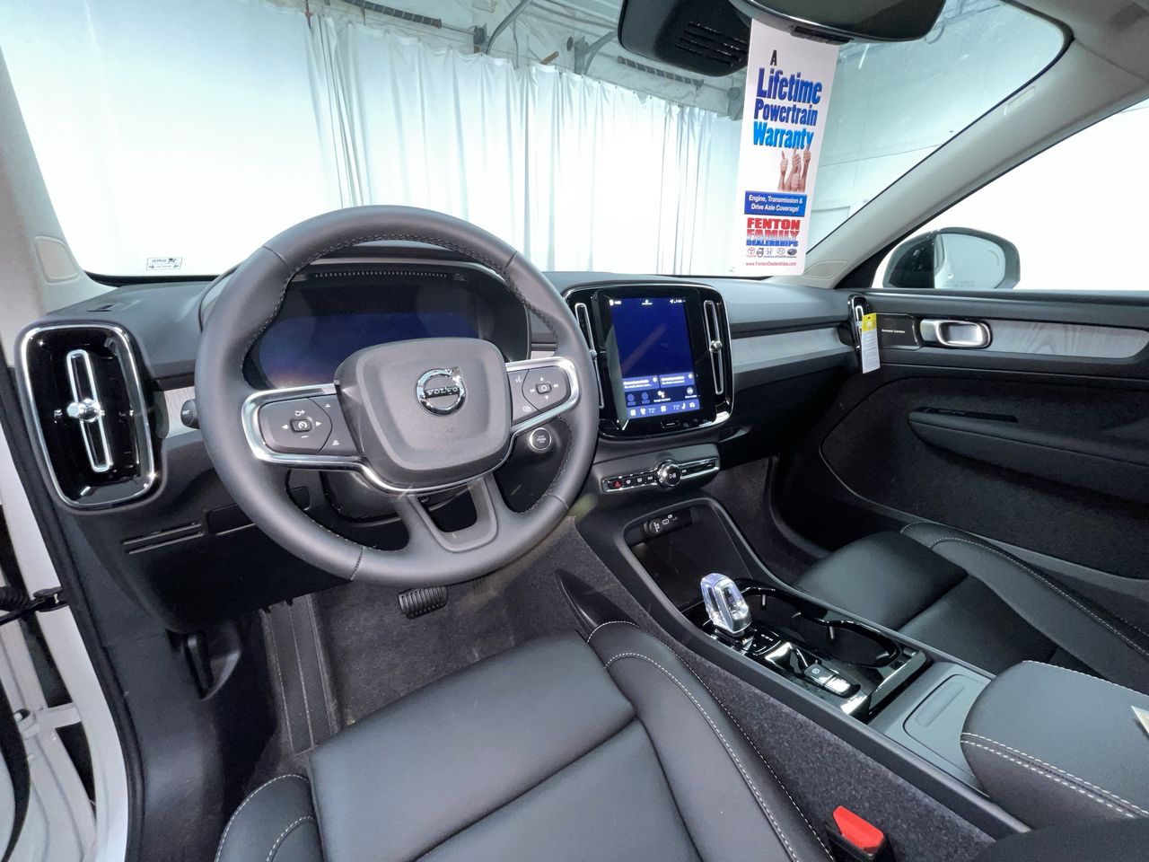2026 Volvo XC40 Ultra - Photo 21