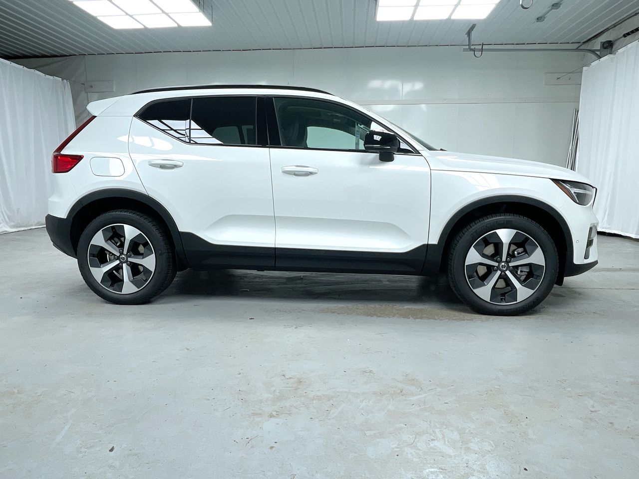 2026 Volvo XC40 Plus - Photo 18