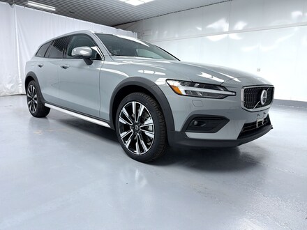 2026 Volvo V60 Cross Country B5 Ultra Wagon