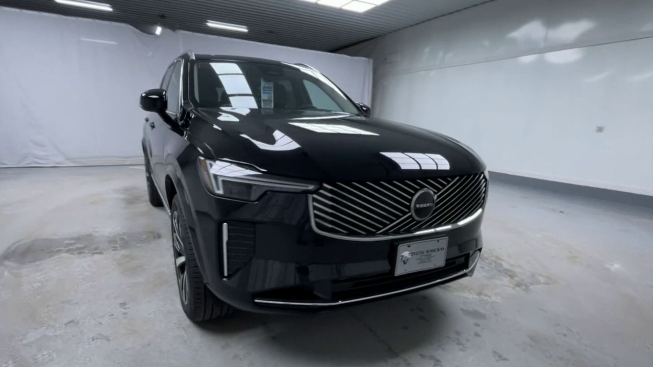 2025 Volvo XC90 T8 Core photo 3