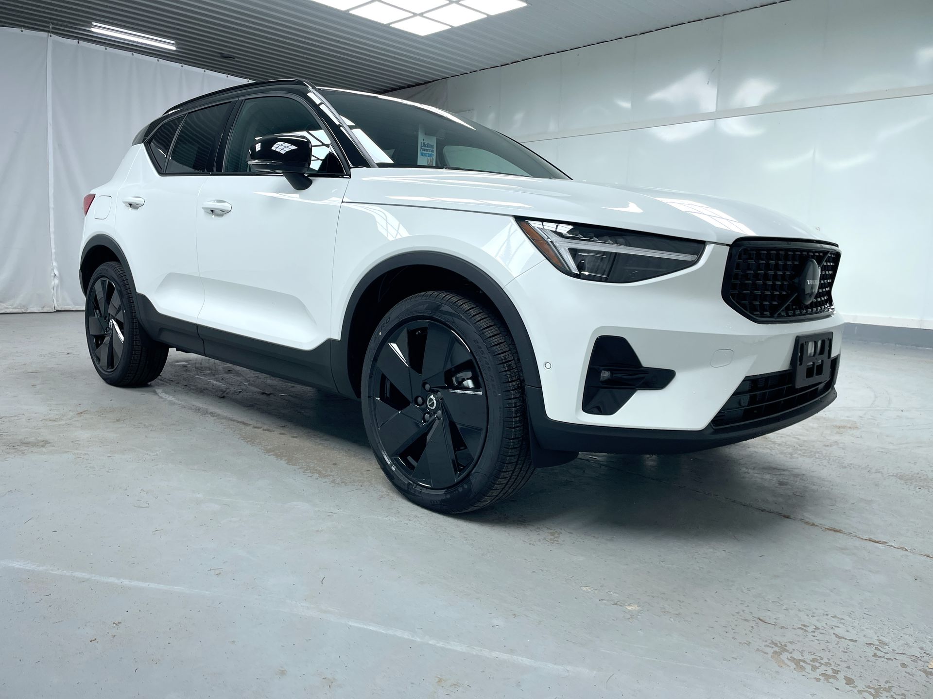 2026 Volvo XC40 B5 Ultra Black Edition SUV