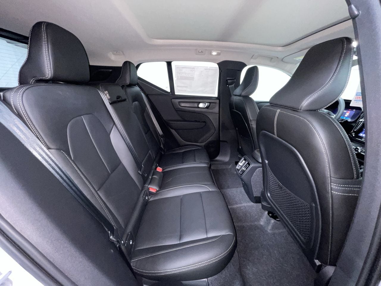 2026 Volvo XC40 Ultra - Photo 25