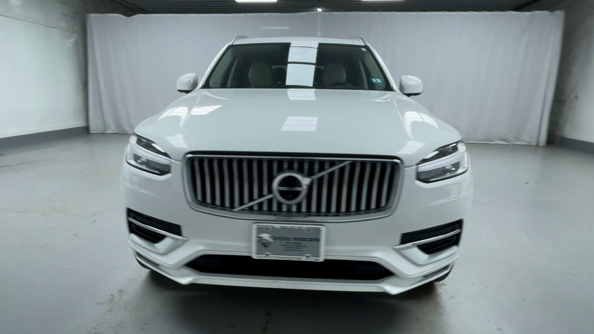 2024 Volvo XC90 Plus photo 2