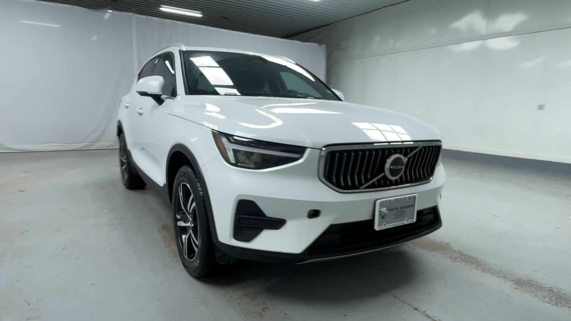 2025 Volvo XC40 Core photo 3