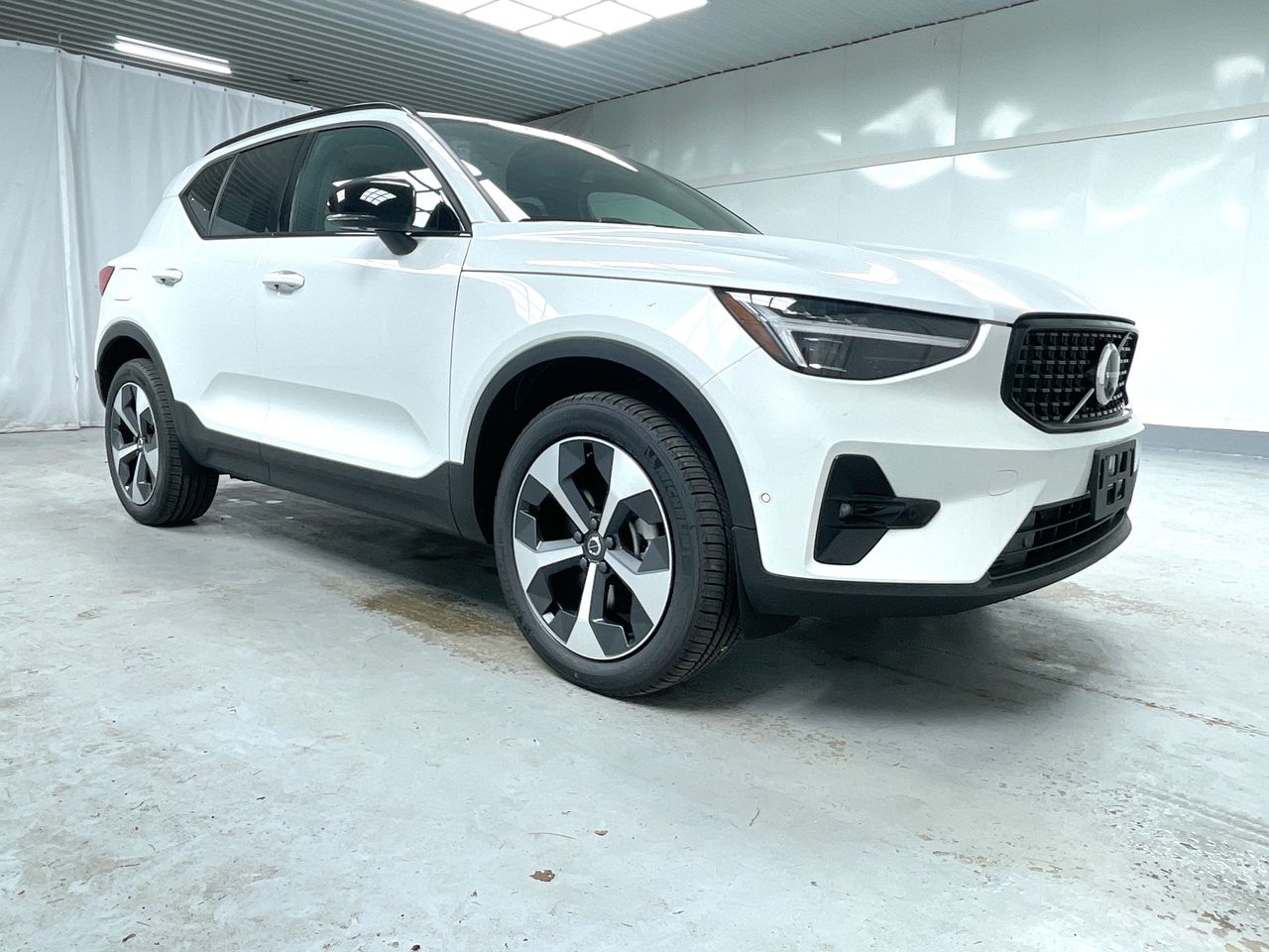Crystal White 2026 Volvo XC40 B5 Plus AWD SUV / Crossover All-Wheel Drive Automatic