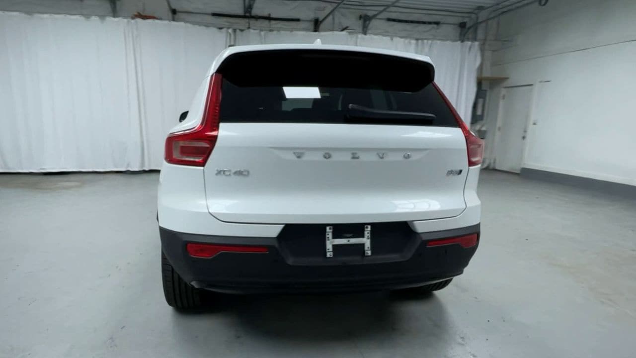 2026 Volvo XC40 Plus - Photo 12