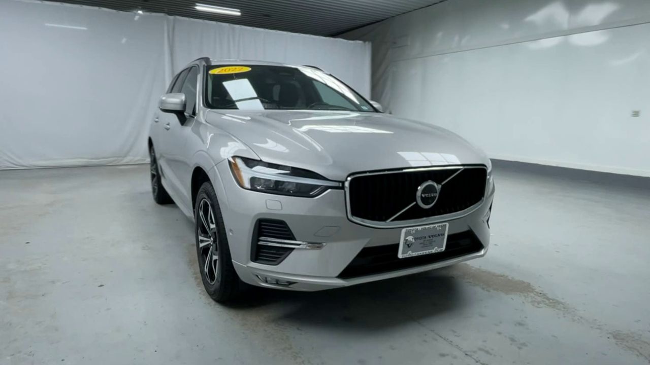 2022 Volvo XC60 B5 Momentum photo 3