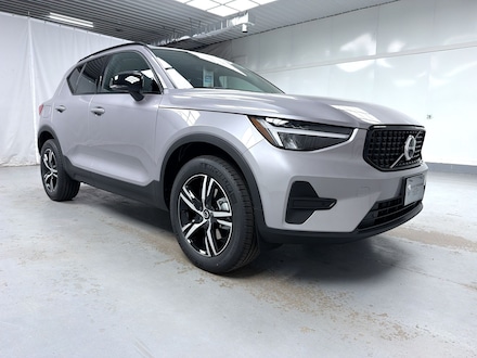 2026 Volvo XC40 B5 Core SUV