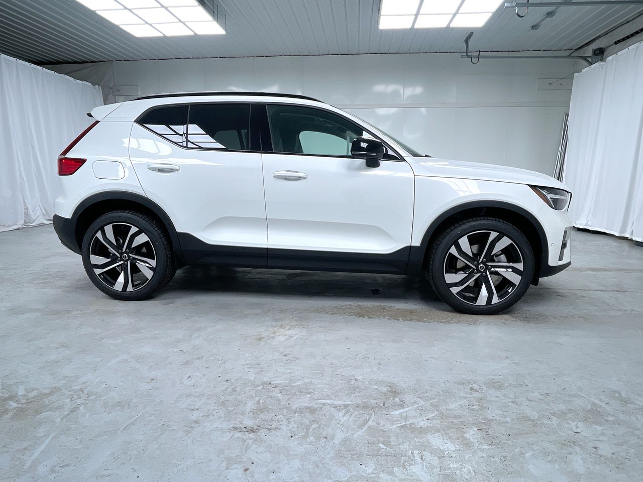 2026 Volvo XC40 Ultra - Photo 18