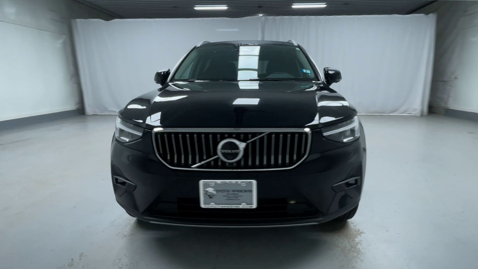 2025 Volvo XC40 Plus photo 4