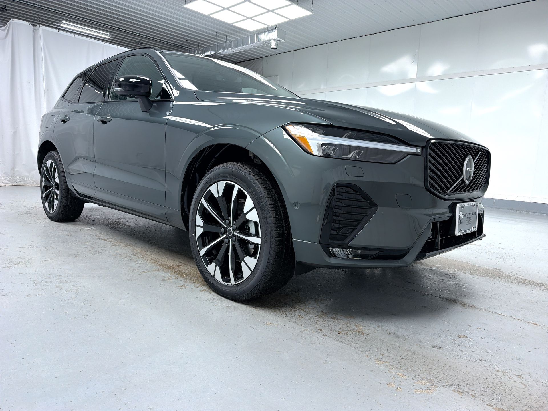 2027 Volvo XC60 B5 Plus SUV