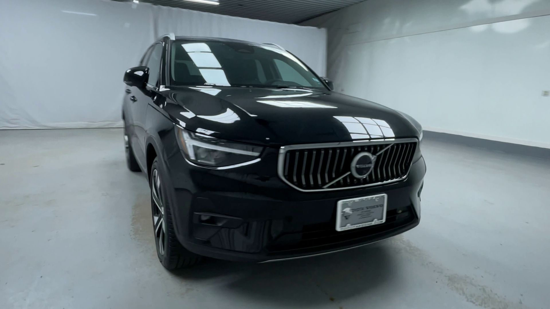 2025 Volvo XC40 Plus photo 3