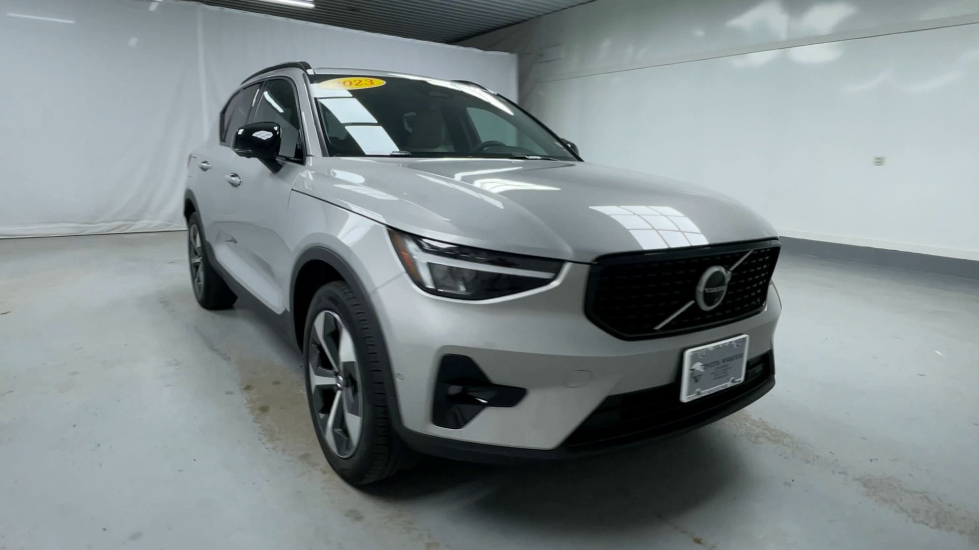 2023 Volvo XC40 Plus photo 3