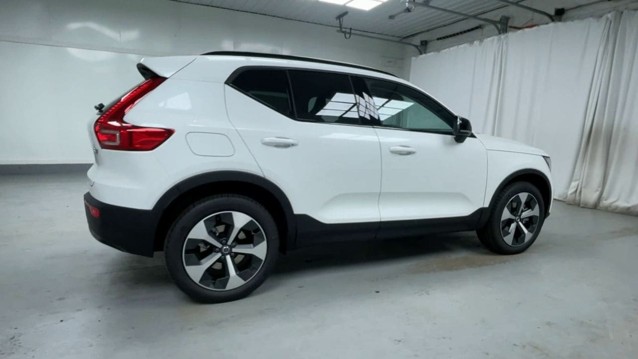 2026 Volvo XC40 Plus - Photo 15