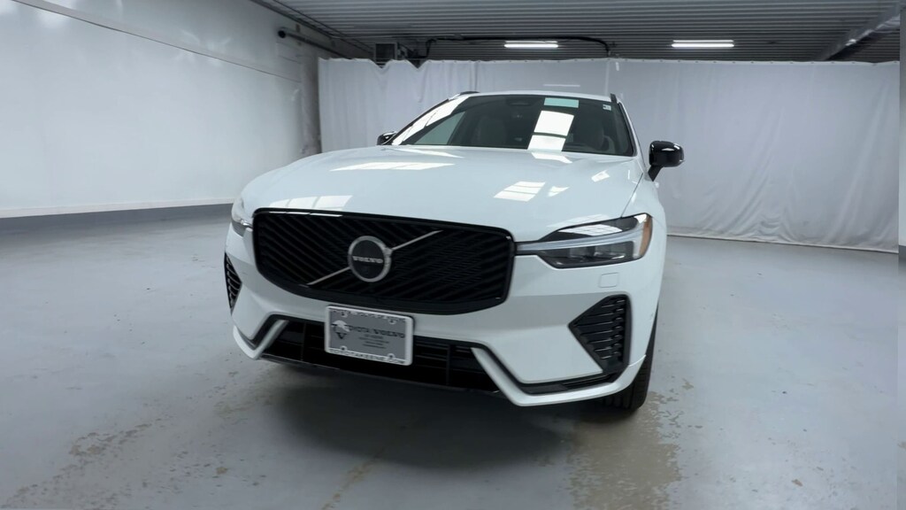 New 2026 Volvo XC60 plug-in hybrid T8 Plus SUV