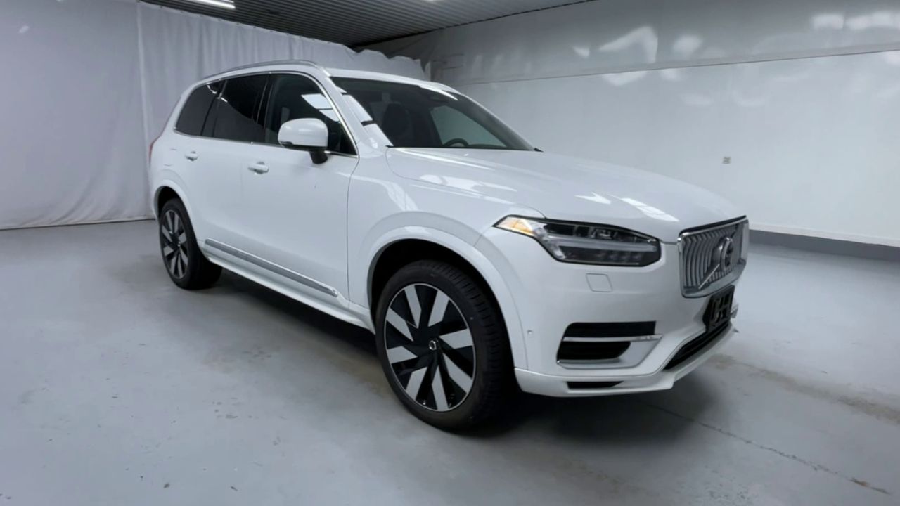 2025 Volvo XC90 T8 Plus photo 2