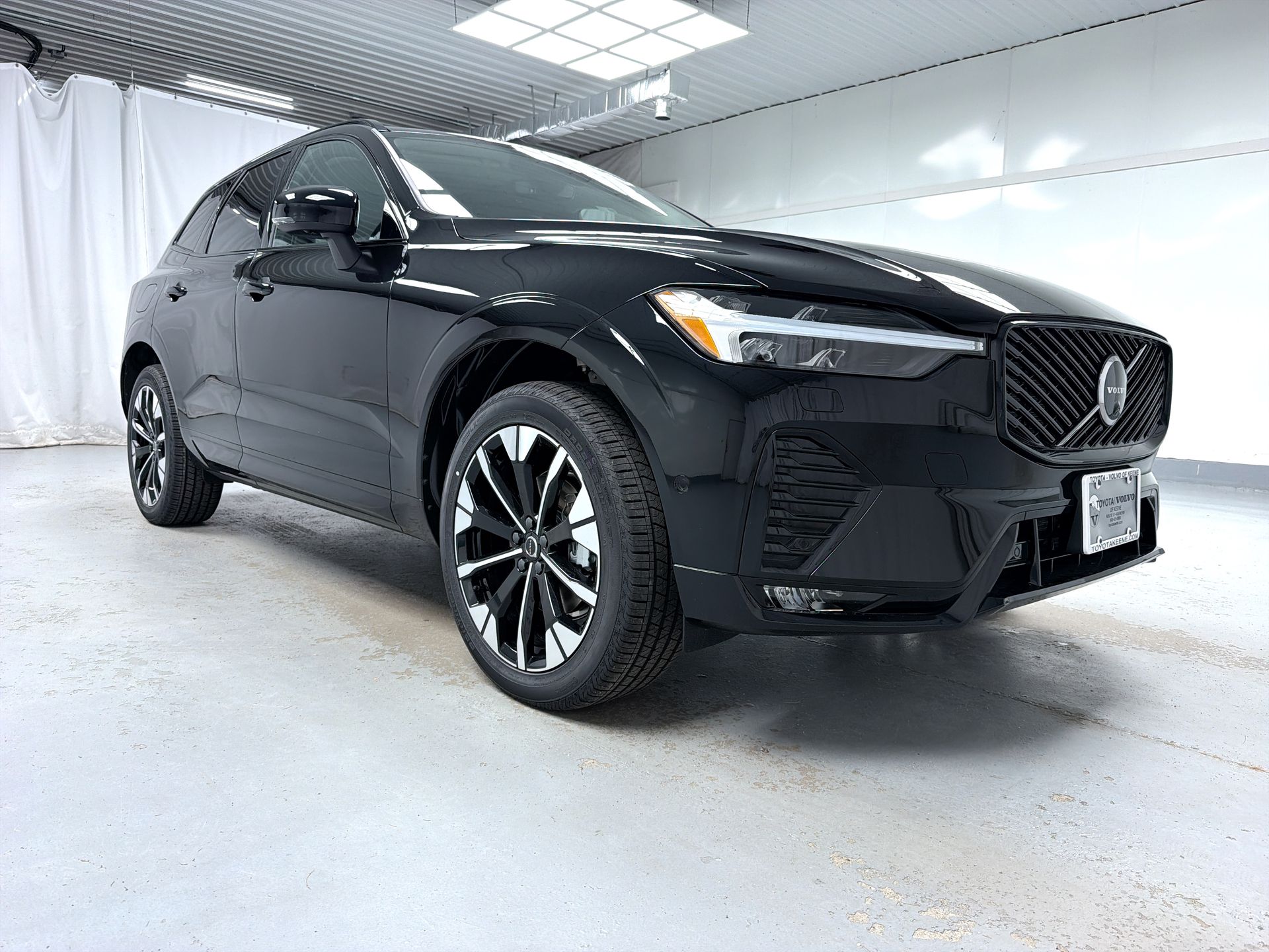 2027 Volvo XC60 B5 Plus SUV