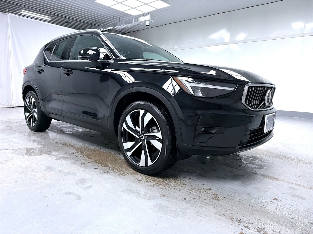 Used 2024 Volvo XC40 B5 Plus Bright Theme SUV