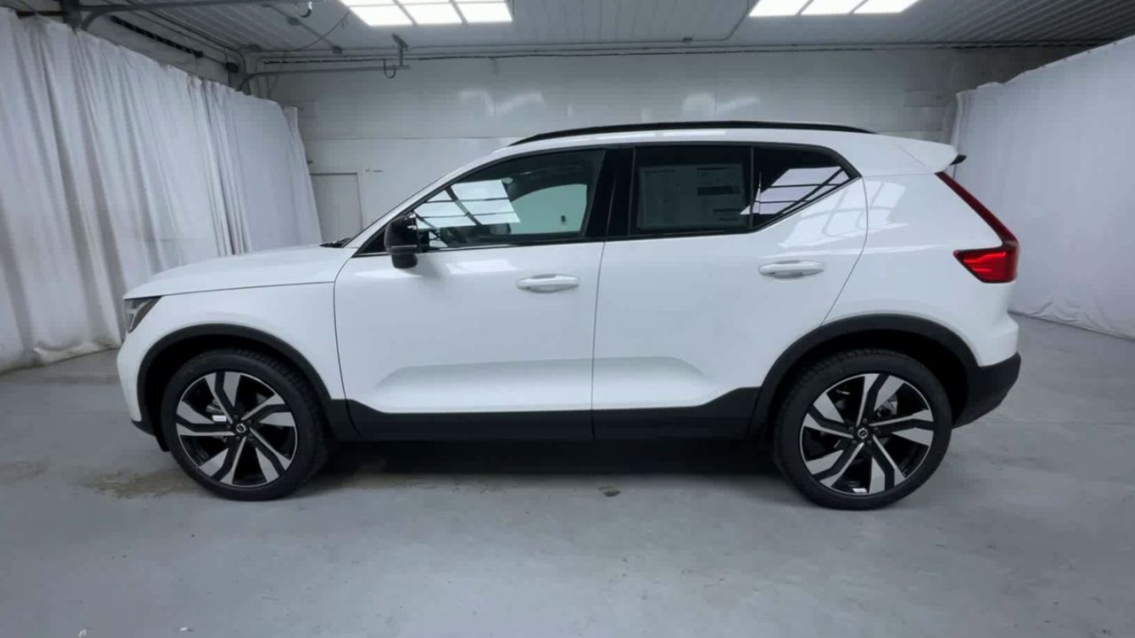 2026 Volvo XC40 Ultra - Photo 8