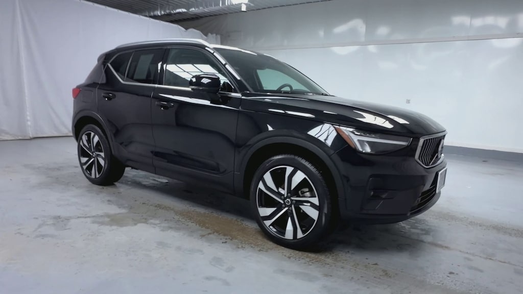 Used 2024 Volvo XC40 B5 Plus Bright Theme SUV