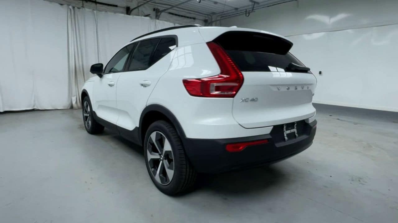 2026 Volvo XC40 Plus - Photo 11