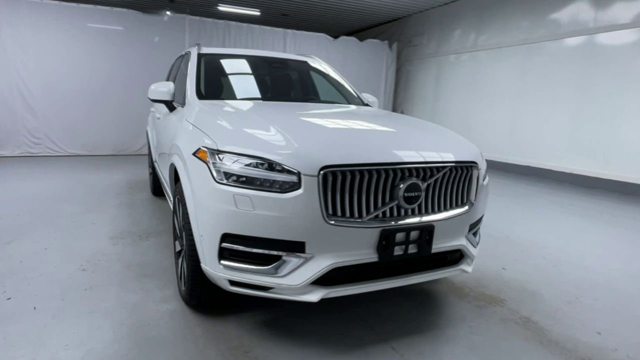 2025 Volvo XC90 T8 Plus photo 3