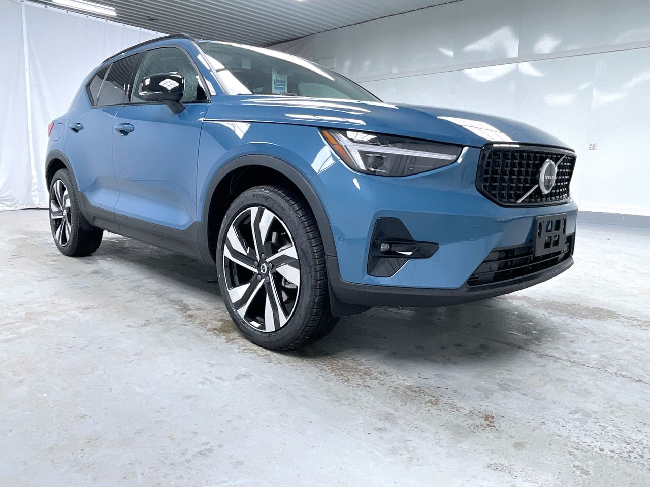 Blue Metallic 2025 Volvo XC40 B5 Plus Dark Theme AWD SUV / Crossover All-Wheel Drive Automatic