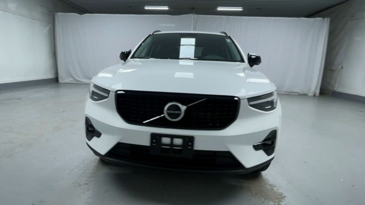 2026 Volvo XC40 Plus - Photo 4