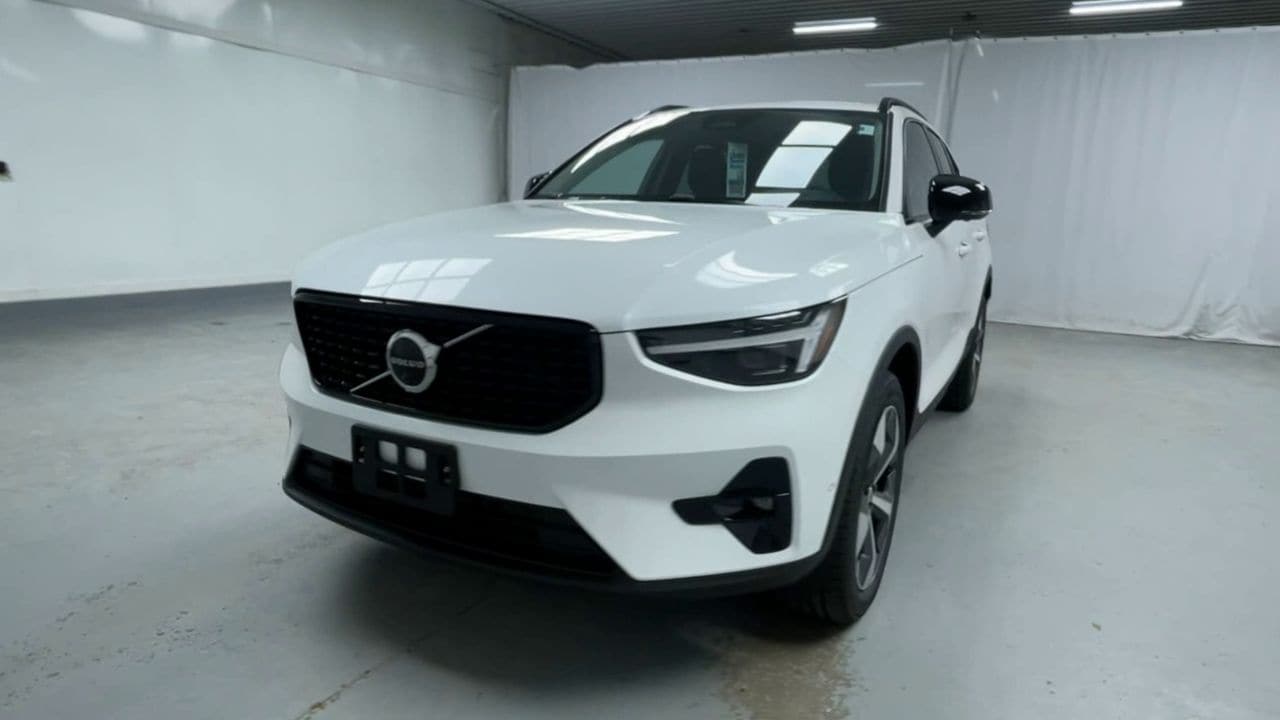 2026 Volvo XC40 Plus - Photo 5