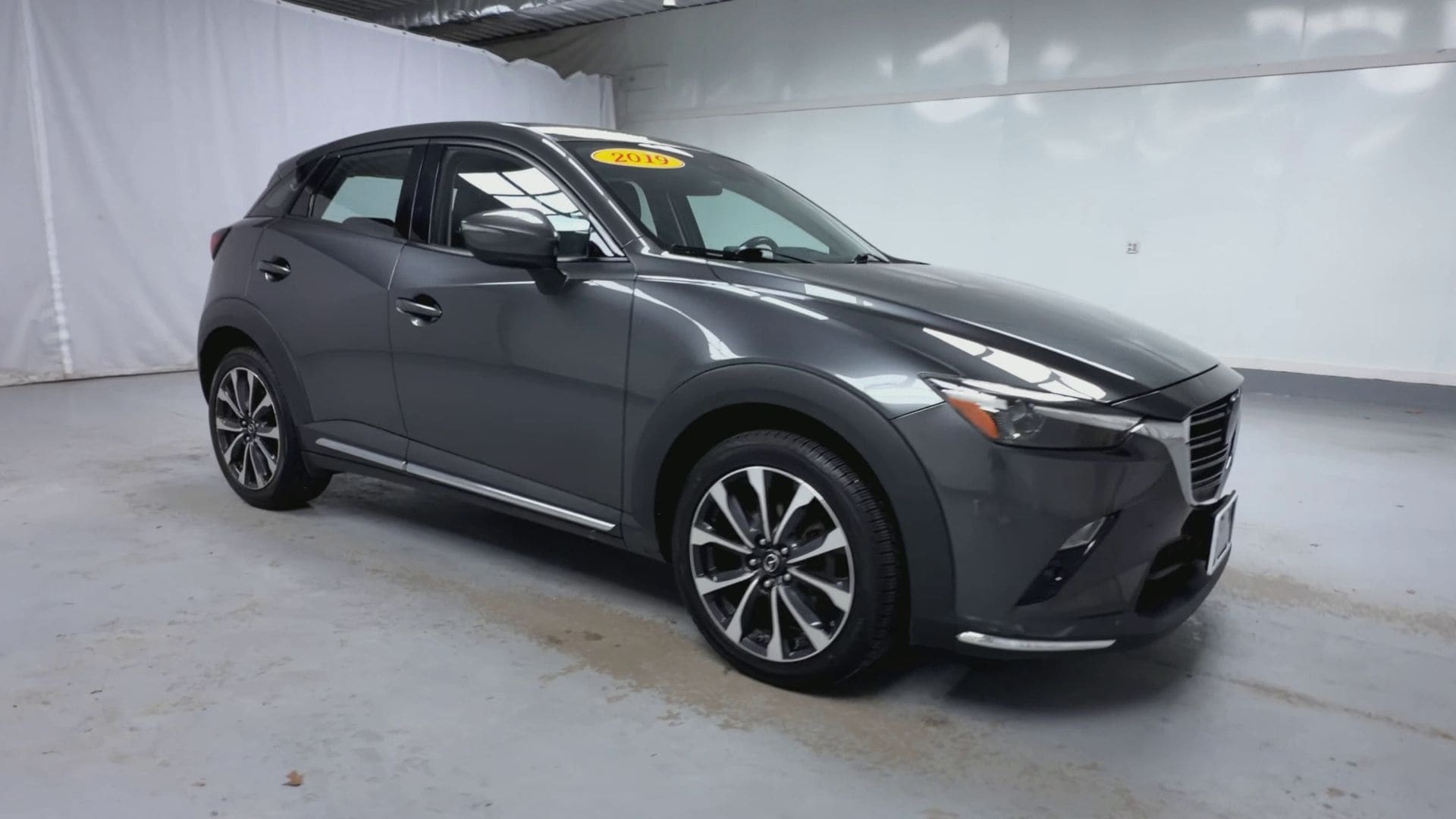 View vehicle photo 2