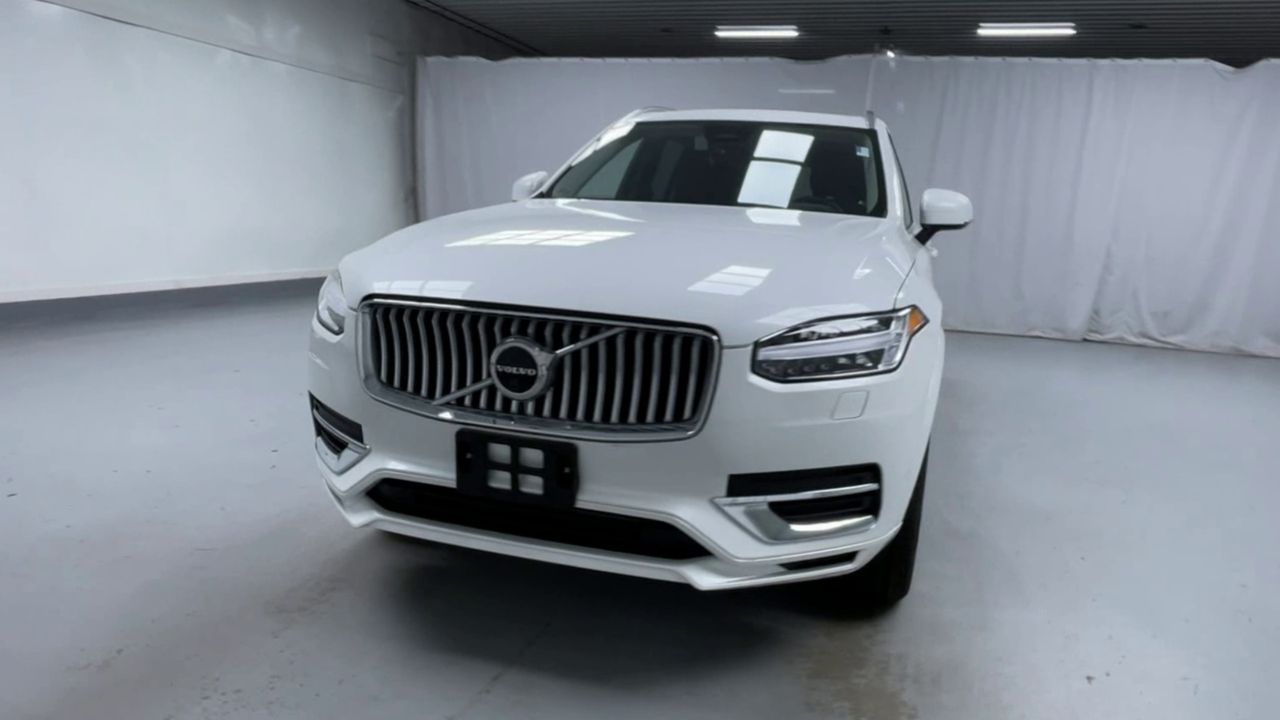 2025 Volvo XC90 T8 Plus photo 4