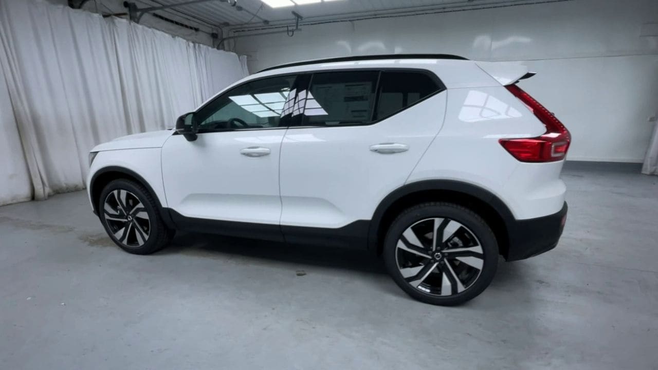 2026 Volvo XC40 Ultra - Photo 9