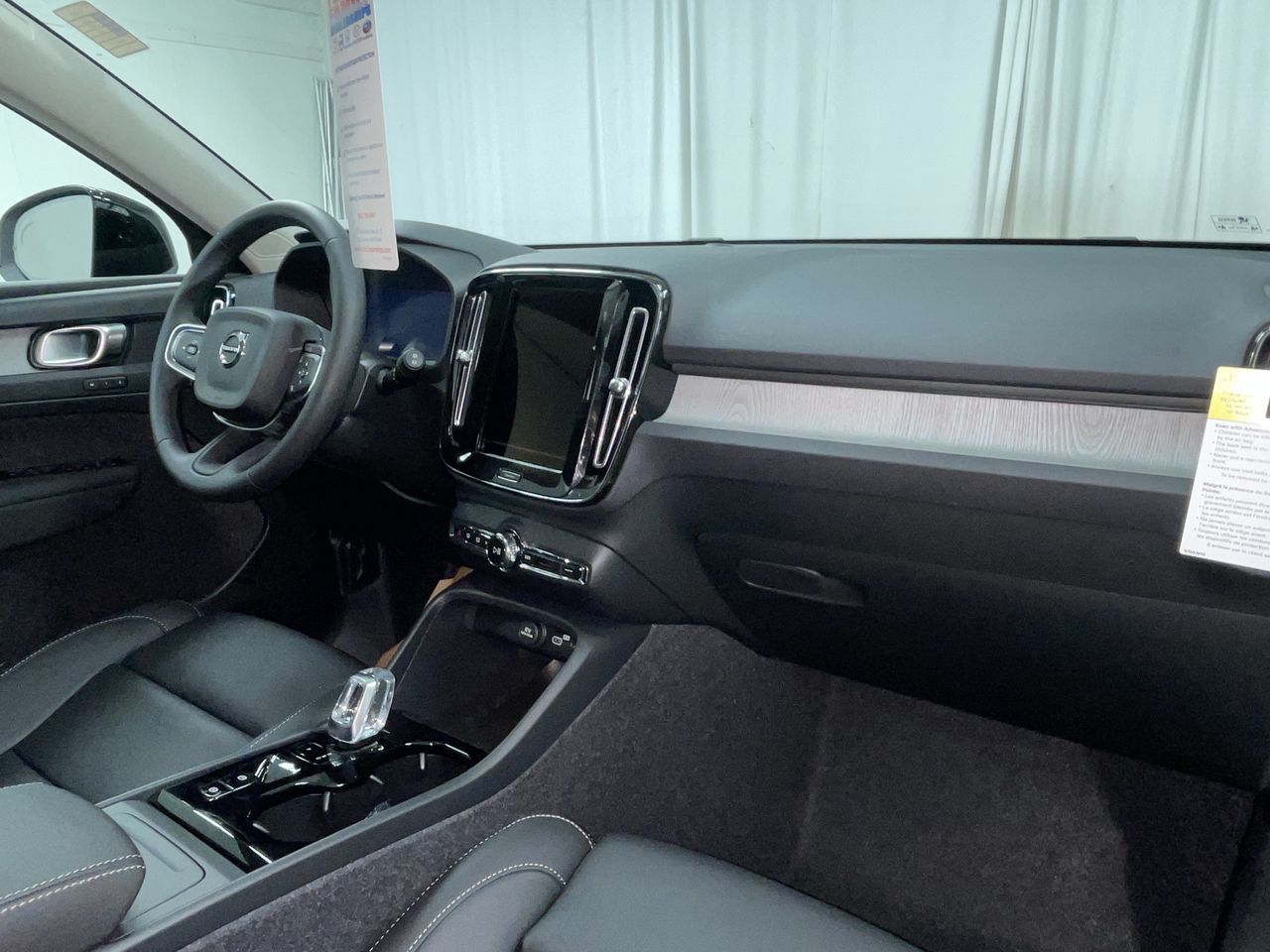2026 Volvo XC40 Plus - Photo 19