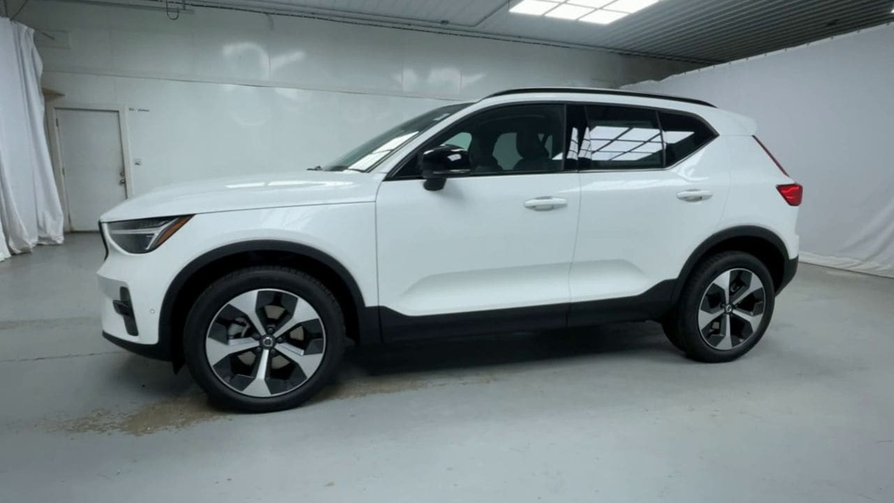 2026 Volvo XC40 Plus - Photo 7