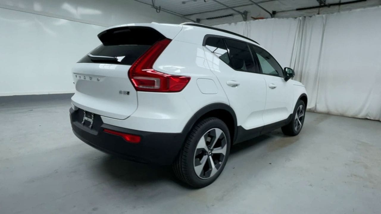 2026 Volvo XC40 Plus - Photo 14
