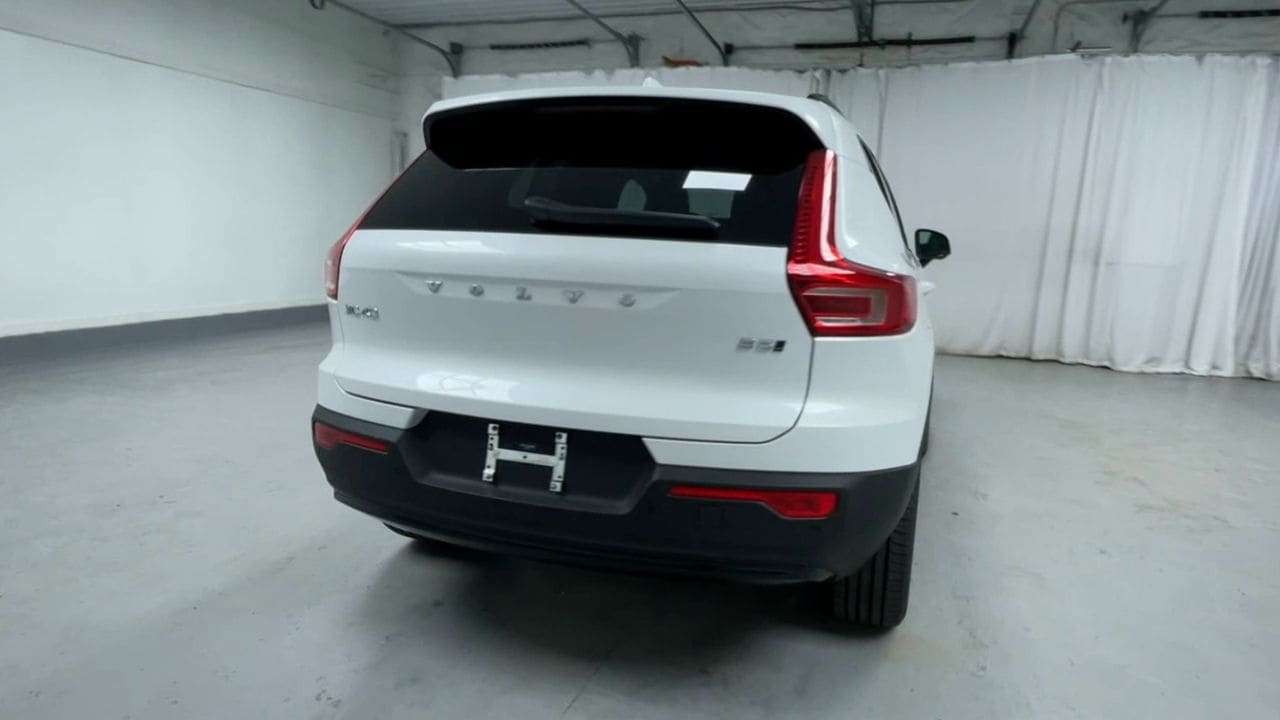 2026 Volvo XC40 Plus - Photo 13