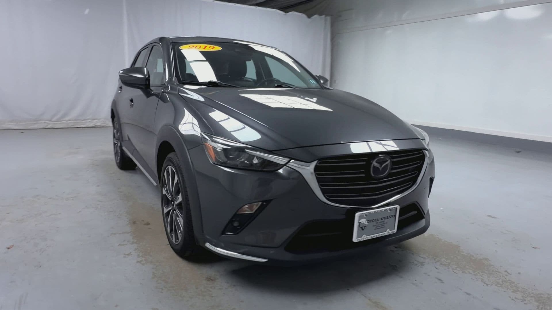 View vehicle photo 3
