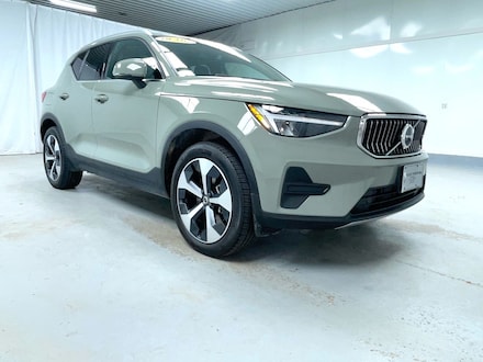 2025 Volvo XC40 B5 Core SUV