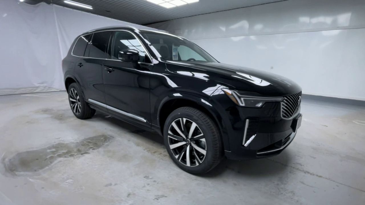 2025 Volvo XC90 T8 Core photo 2