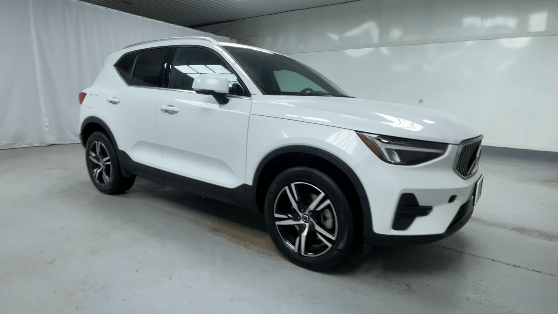 2025 Volvo XC40 Core photo 2