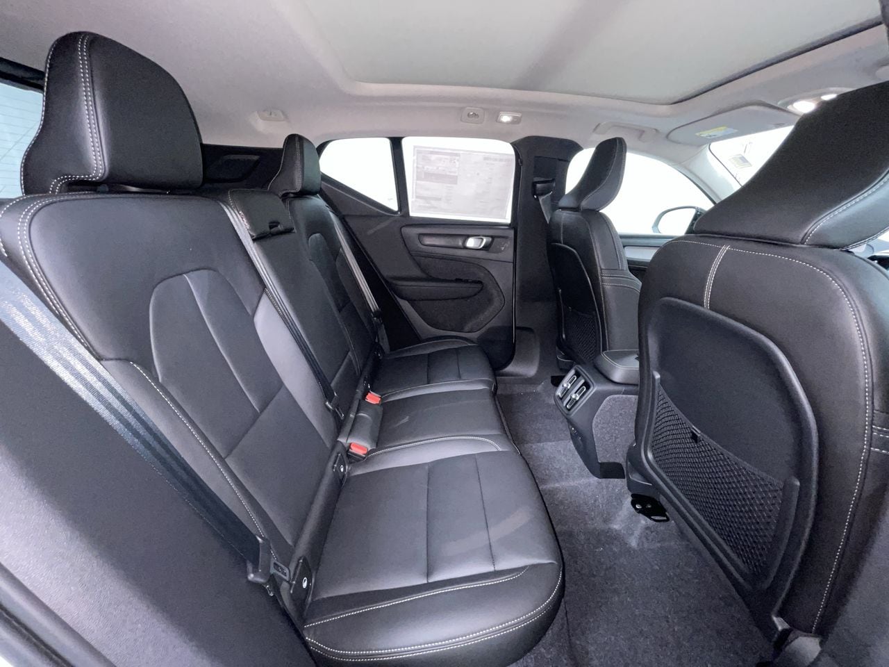 2026 Volvo XC40 Plus - Photo 25