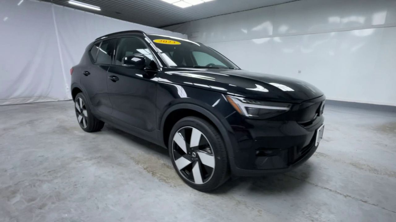 2023 Volvo XC40 Recharge Ultimate photo 2