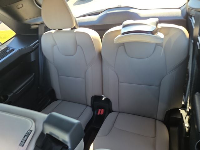 2026 Volvo XC90 Plus - Photo 16